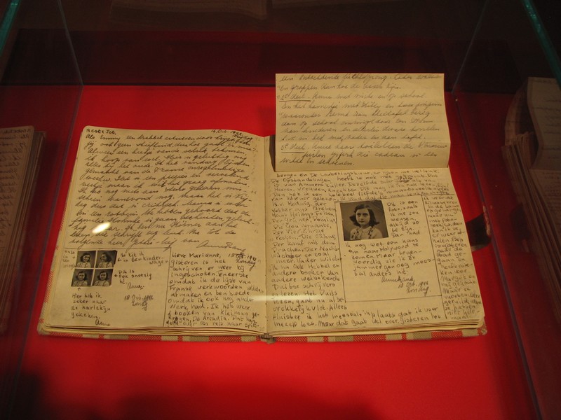 Anne_Frank_Diary_at_Anne_Frank_Museum_in_Berlin-pages-92-93_res